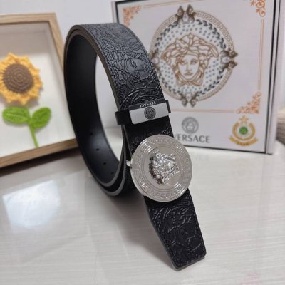 品名：Versace.范思哲 材质：原单牛皮腰带 百分百头层牛皮腰带保证真皮，24K纯钢扣，专柜原单品质、做工精细，时尚大牌，送人自用首选 包装： 请认准如图专