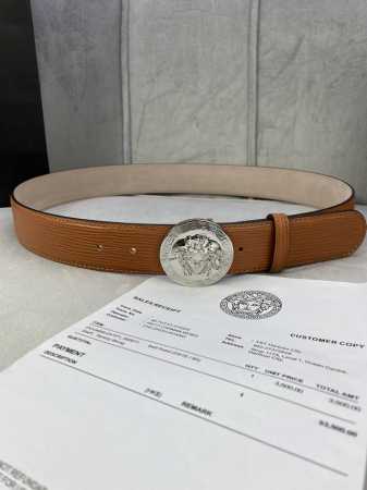 宽度4.0Cm 范思哲 此款水波纹 腰带饰有标志性的Versace美杜莎头像扣，彰显品牌格调。是一款精美的衣橱必备单品。 - 点击图像关闭