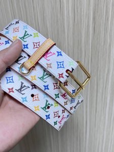 当季新款，3.0Mm白彩，路易威登与日本艺术家村上隆联袂打造L Lv D-Ring 双面腰 带，以Monogram Multicolor 帆布展现艺术家对品牌经