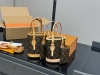 配折叠盒飞机盒 Size：13*17Cm Lv25年新款小水桶 上身效果很棒哦 单肩、手拎！ 全钢五金Noe水桶 新尺寸真的很Nice 搜索Lv 水桶包