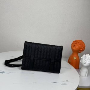 Bv斜挎包Bottega Veneta 宝缇嘉..釆用原厂牛皮意大利打蜡牛皮....皮质柔软细腻手感一流秘专注高端品质图片实拍独家首发尺寸30-23-7Cm