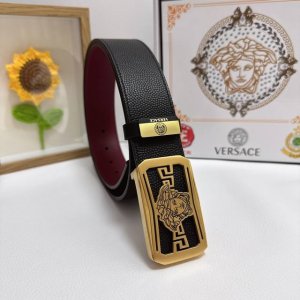 品名：Versace.范思哲 材质：原单牛皮腰带 百分百头层牛皮腰带保证真皮，24K纯钢扣，专柜原单品质、做工精细，时尚大牌，送人自用首选 包装： 请认准如图专