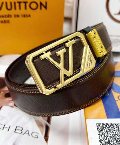 皮带：Lv..路易..威登顶级复刻. 腰带：原单品质百分百头层牛皮，保证真皮。雕花镂空镶钻石设计24K纯钢扣.永不掉色进口原厂小牛皮纹路.油蜡工艺双面两用专柜同