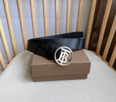 Burberry 巴宝莉专柜同步上新精选London镌刻焕新的品牌微标 扣环饰有抢眼的镀金专属标识图案 宽:3.5Cm 精致优雅 简单大方