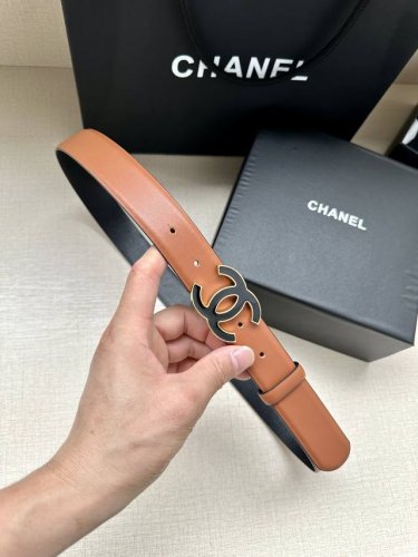 宽度3.0cm Chanel 香奈儿 进口柔软小牛皮纹路清晰五金配件金 银色 金属磨胶钢扣。