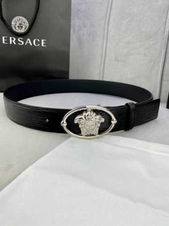 宽度4.0Cm 范思哲 此款水波纹皮底 腰带饰有标志性的Versace美杜莎头像扣 彰显品牌格调 是一款精美的衣橱必备单品 - 点击图像关闭