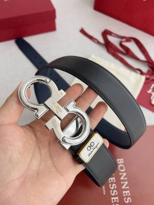 品名：菲拉格慕.Ferrgamo腰带 皮带 原单 型号：挂扣，原版新款配色挂扣，实物拍摄，头层牛皮 材料：百分百头层牛皮，保证真皮。双面可用专柜同等质量，经典头
