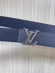 4.0双面荔枝纹进口牛皮，双色搭配精品扣头，实物实拍，官网同步，细节看图。
