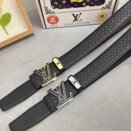 品名：Lv..路易..威登 材质：原单牛皮腰带 百分百头层牛皮腰带保证真皮，24K纯钢扣，专柜原单品质、做工精细，时尚大牌，送人自用首选 包装： 请认准如图专柜 - 点击图像关闭