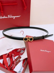 Ferragamo # 经典Gancio皮带 女士光滑小牛皮平纹面，质感十足 独特复古风格 复古链五金搭配 1.5Cm