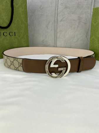 宽度 Cm Gucci 这款腰带在2020早秋系列中惊艳亮相，采用以标志性米色 乌木色组合呈现的品牌双g字母交织图案，与黑色皮革材质相得益彰。双g Mm厚度钢扣 - 点击图像关闭