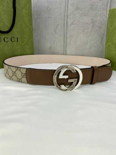 宽度 Cm Gucci 这款腰带在2020早秋系列中惊艳亮相，采用以标志性米色 乌木色组合呈现的品牌双g字母交织图案，与黑色皮革材质相得益彰。双g Mm厚度钢扣