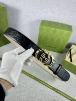 宽度4.0Cm Gucci Marmont系列每一季都会推陈出新 为灵感源于70年代的标志性Gg钢扣配件注入现代精髓 这款钻石Gg 热压经典款腰带反面采用两面头