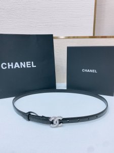 Chanel Cc 树脂白 与 链齿牙金 与银 Logo扣. 进口胎牛皮腰带 1.5Cm精品 精致 典雅