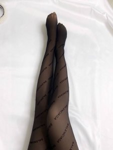 配包装 DDD 一盒一双 DDD Balenciaga 巴黎世家 Ins爆款，秋冬加厚字母植绒丝袜 连裤袜对版高货！超大弹力。 DDD 好看到爆炸 的潮牌丝袜轻