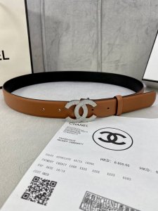 宽度3.0Cm Chanel 香奈儿 经典款平纹 两面牛皮搭配金 银 色镶钻钢扣。