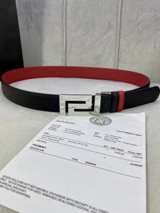 宽度3.5Cmversace 范思哲 此款柔软的手掌纹皮带饰有一个几何形状的希腊回纹别扣 既时尚又优雅
