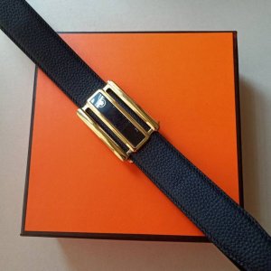 品牌:万宝龙 价格:特 尺寸:带宽34Mm 正品尺寸 五金材质:专柜精品扣，真空电镀，工艺精细 带身材质:天然头层牛皮.质感十足