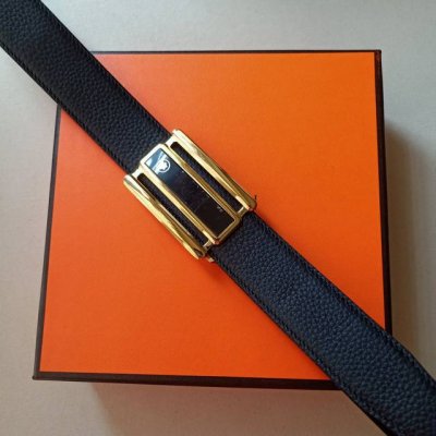 品牌:万宝龙 价格:特 尺寸:带宽34Mm 正品尺寸 五金材质:专柜精品扣，真空电镀，工艺精细 带身材质:天然头层牛皮.质感十足