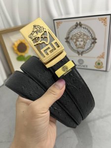 品名：Versace.范思哲 自动带 材质：原单牛皮腰带 百分百头层牛皮腰带保证真皮，24K纯钢扣，专柜原单品质、做工精细，时尚大牌，送人自用首选 包装： 请认