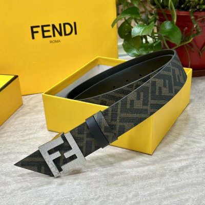 Fendi 芬迪 专柜同款 宽4.0Cm 双环正反用腰带 Ff按钉搭扣 黑色Cuoio Romano皮革材质 反面面料带有烟草黄和黑色Ff图案 黑色珐琅金属饰面