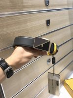 ff系列，特P210 Fd 宽35Mm 专柜最新款 老佛爷小怪兽系列 双面用腰带 灰黄小牛皮，手感舒适，长方形珐琅带扣 装饰Bag Bugs造型和镀钯细节，双皮