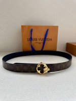 3.0宽lv Flowergram Round 双面腰带以新颖视角解读路易威登经典元素，令圆瓣 Monogram 花卉化为瞩目金属搭扣。Monogram Emp