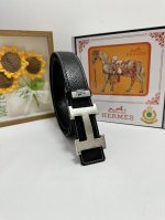品名：爱马仕.Hermès 原单 材质：原单牛皮腰带 百分百头层牛皮腰带保证真皮，24K纯钢扣，专柜原单品质、做工精细，时尚大牌，送人自用首选 包装： 请认准如