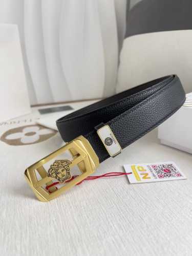 品名：范思哲.Versace.皮带腰带自动皮带 型号：自动带，纯钢材质经典人头自动扣，图片实物拍摄 腰带：百分百头层牛皮，自动带身，保证真皮。2