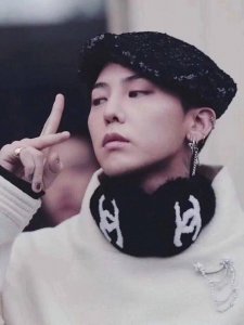 疯狂打Call值得拥有 人间白富美,网红明星同款 香奈儿滑雪耳罩，保暖 滑雪日常凹造型简直太赞了 保暖打气物件 高颜值 自留黑白两色 可以戴一辈子不过时的经典单