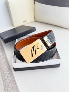 品名：万宝龙.Montblanc原单 腰带 皮带 型号：挂扣，新款原版经典精品挂扣，实物拍摄，原版头层牛皮 材料：百分百头层牛皮，保证真皮。双面可用专柜同等质量