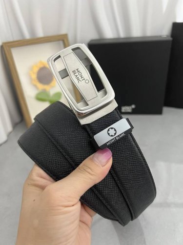 品名：万宝龙 Montblanc 自动带 材质：原单牛皮腰带 百分百头层牛皮腰带保证真皮，24K纯钢扣，专柜原单品质、做工精细，时尚大牌，送人自用首选 包装：