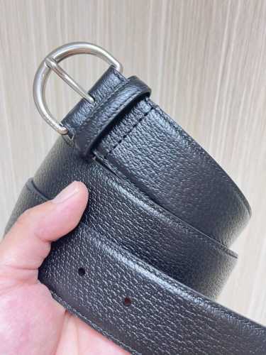 Gucci 当季新款 双面进口原版皮 一面猪皮纹 一面平纹 搭配精品 经典扣 时尚 美观大方 管网同步