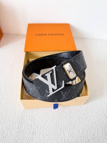 品名 Lv..路易..威登腰带皮带原单 型号 挂扣 经典纯钢材质挂扣 头层牛皮 图片实物拍摄 材料 头层牛皮 挂扣系列 纯钢材质扣头 钯镀电镀工艺永不掉色 原版