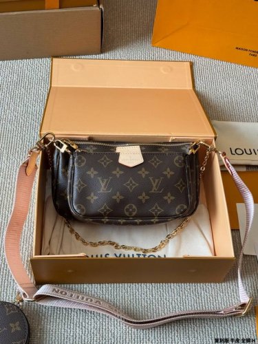 复刻版 牛皮 全钢 -Lv Multi Pochette五合一麻将包 原版高品质 Lv三件套麻将包 柔软的Monogram面料+纯钢五金一包四用。可当钥匙包。小