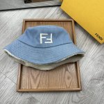 特价 F家 秋冬款带羊羔绒帽檐厚款渔夫帽 经典款式 牛仔颜色非常好搭配 不管是酷飒的风格还是温婉的长裙都非常合适 今年帽子第一流行趋势绝对是渔夫帽 今年的渔夫帽