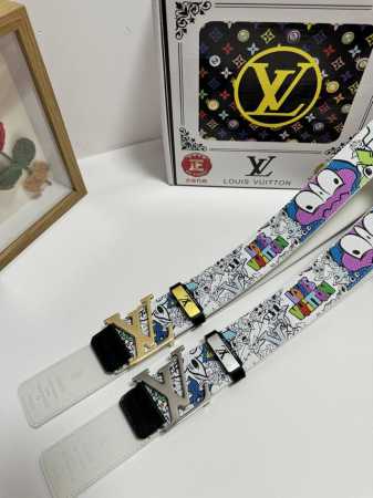 品名：Lv..路易..威登 材质：原单牛皮腰带 百分百头层牛皮腰带保证真皮，24K纯钢扣，专柜原单品质、做工精细，时尚大牌，送人自用首选 包装： 请认准如图专柜 - 点击图像关闭