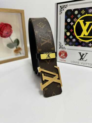 品名：Lv..路易..威登 材质：原单牛皮腰带 百分百头层牛皮腰带保证真皮，24K纯钢扣，专柜原单品质、做工精细，时尚大牌，送人自用首选 包装： 请认准如图专柜