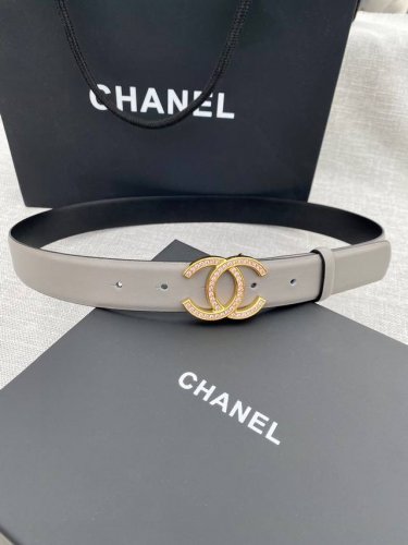 宽度3.0Cm Chanel 香奈儿 女士腰带皮带新款柔软的内衬进口小牛皮搭配精品镶钻钢扣金 银色扣。