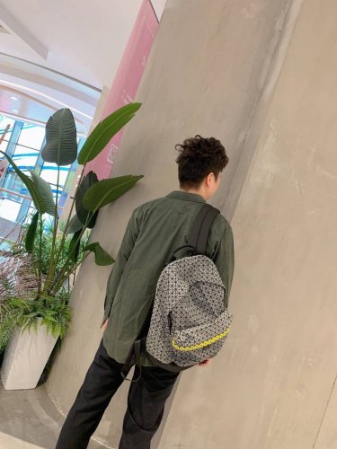 大货已出跑量 原单 #最In单品# Issey Miyake Baobao 三宅一生背囊 正品开模，香港6千多购回，一对一五金，面料，细节全对版开模，此款书包的