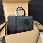Louisvuitton 路易威登 Lv Voyage Nm印花公文包 双肩带男包 电脑包 手提包 经典百搭 实物拍摄 原厂原版面料 高端品质 配送防尘袋 27