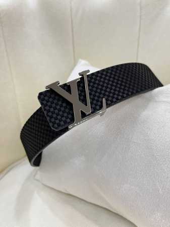 Lv 4.0Cm进口牛皮面料 专柜对版 展现时下流行的工艺-动感设计精神。 - 点击图像关闭