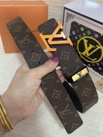 品名：Lv..路易..威登原单 材质：原单牛皮腰带 百分百头层牛皮腰带保证真皮，24K纯钢扣，专柜原单品质、做工精细，时尚大牌，送人自用首选 包装： 请认准如图