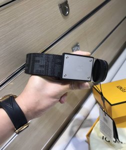 配送专柜包装 打孔针 特批宽38Mm，原单进口双面头层牛皮，搭配原单钌钯电镀F扣，手感.油边近乎完美，原产皮料定制，质感无可挑剔，出众的细节，高清实拍，货真价实