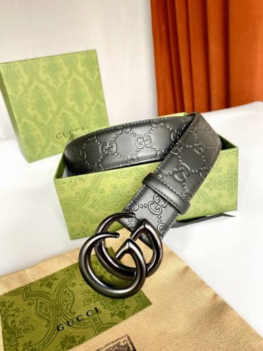 特 Gucci 古奇 Signature腰带 热压大花3.8宽度触感厚实，印花图案清晰分明。