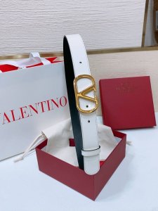 Vlogo Signature搭扣 亮面小牛皮腰带 -施华洛钻 光面搭扣 -进口小牛皮材质 进平纹带身 -宽度 3厘米