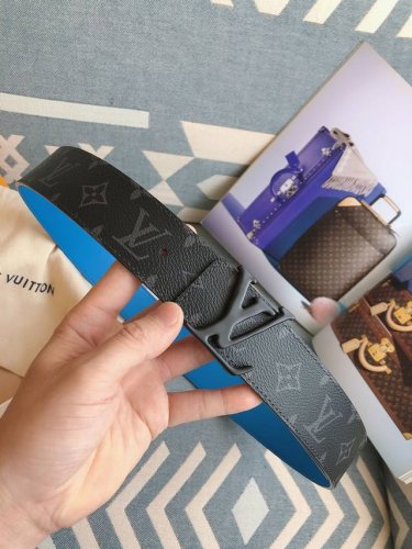 特 Lv.路易威登 全套包装 原版品质 代工厂货品 40Mm宽度 正品一体铸造五金钢扣，原厂皮料 双面原厂定制面料，区别市场货