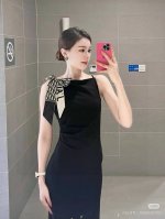 懂货的来，Dior 18姆米百分百斜纹真丝老花时髦小丝带，绝对的专柜品质，上等的好货，蓝色配底色米灰色，涂料精准印花，效果非常的赞，所谓的经典款，就是闭眼入不后