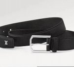 特 寬度：35Mm 驢家最新品 男士經典頂級休閒腰帶 寬度35毫米 品牌專用togo荔枝紋小牛皮搭配小牛皮底 全新開模精品針扣設計 尾部有相同五金品牌字樣 與腰