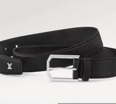 特 寬度：35Mm 驢家最新品 男士經典頂級休閒腰帶 寬度35毫米 品牌專用togo荔枝紋小牛皮搭配小牛皮底 全新開模精品針扣設計 尾部有相同五金品牌字樣 與腰